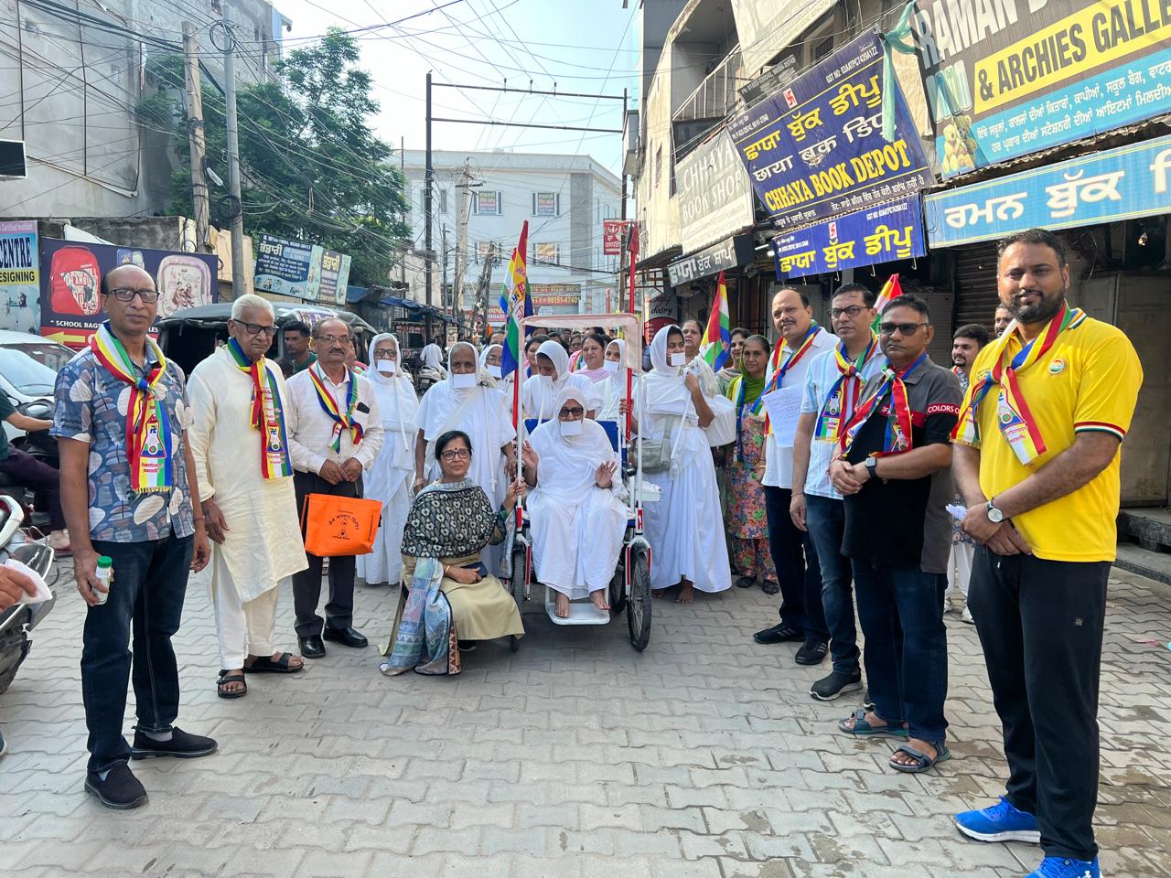 Shri Priyadarshana Ji Maharaj Thane 7 received a grand welcome on his arrival at Jain Local Nawanshahr 